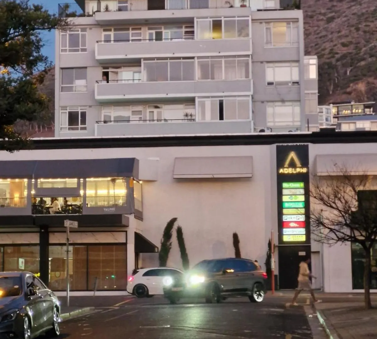 ケープタウンMajestic Lion'S Head Views! Ultimate Convenience!アパートメント アパート ケープタウン